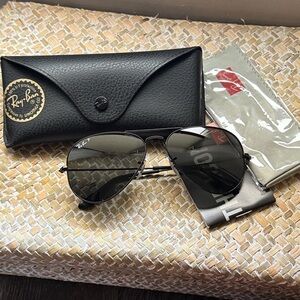 Ray-Ban Classic Black Aviator Brand New (polarized)